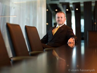 Jan creates a strong centre focus in what could otherwise be a noisy image